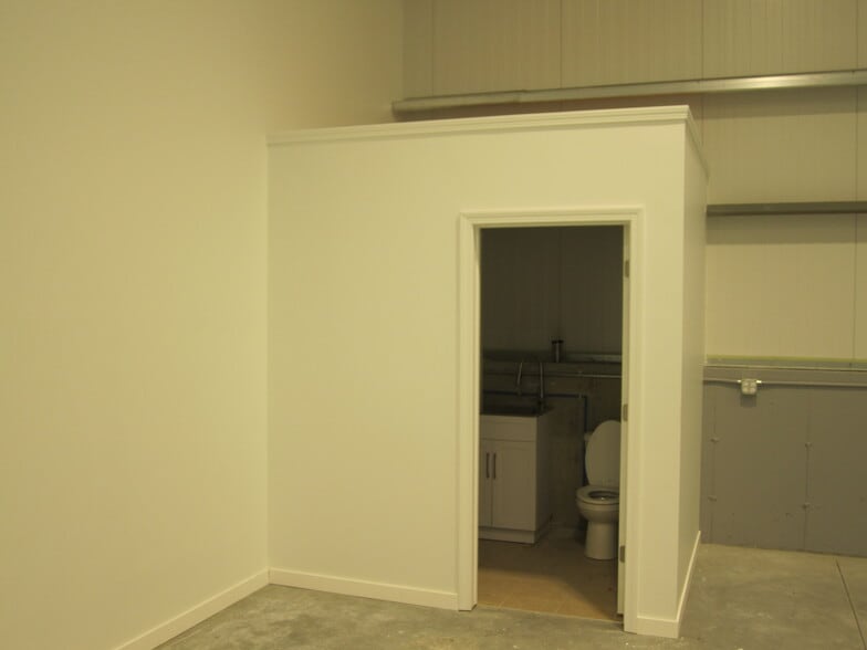 More Photos Of 579 Weeden St, Pawtucket Light Manufacturing For Lease