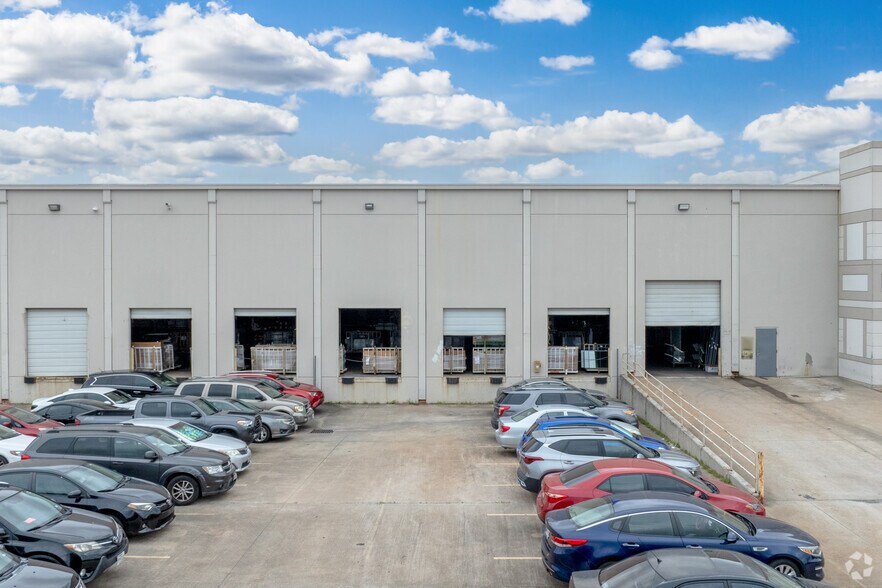 More Photos Of 5525 Brittmoore Rd, Houston Distribution For Lease