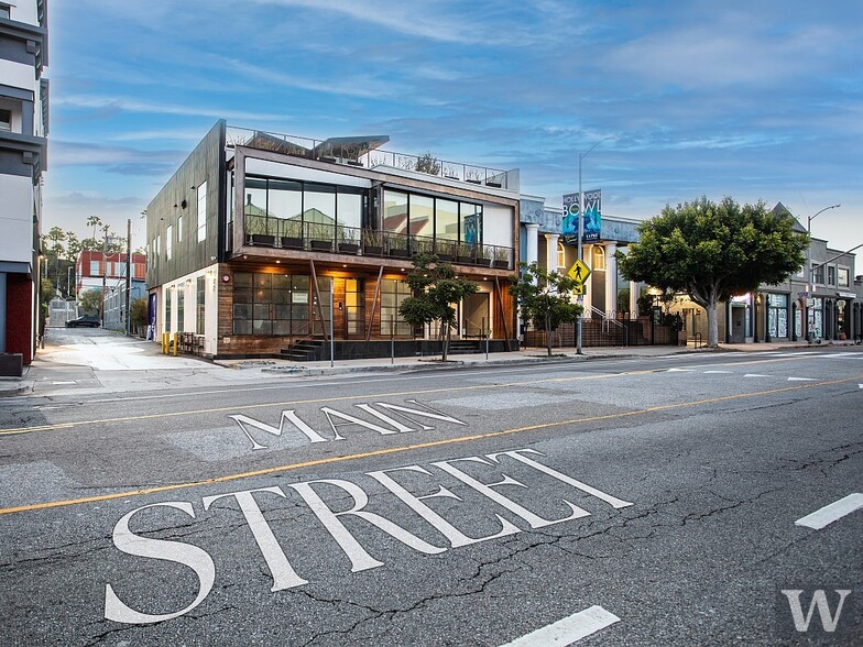 Primary Photo Of 202 MAIN St, Venice Restaurant For Sale