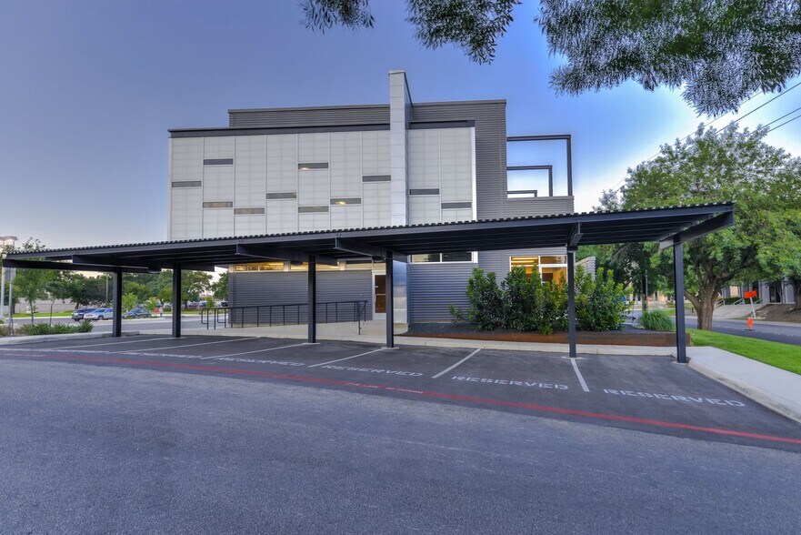 More Photos Of 4611 Centerview, San Antonio Medical For Sale