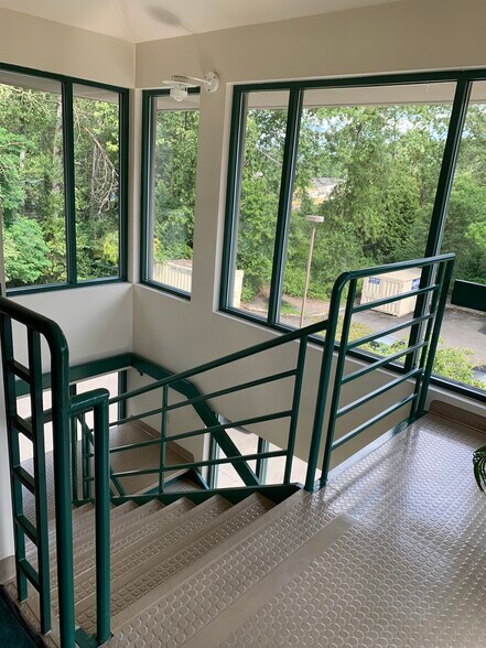 More Photos Of 10634 E Riverside Dr, Bothell Office For Lease