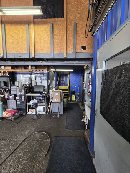 More Photos Of 6401 Thompson Rd, Syracuse Auto Repair For Lease