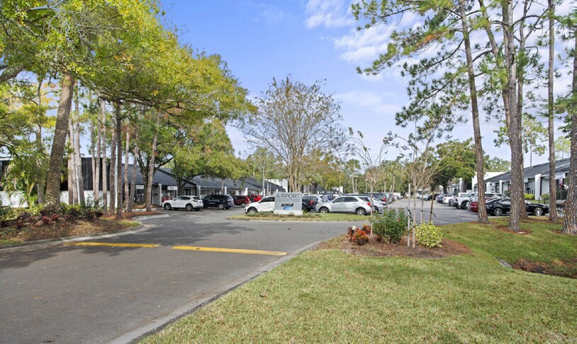 More Photos Of 6706 Benjamin Rd, Tampa Unknown For Lease