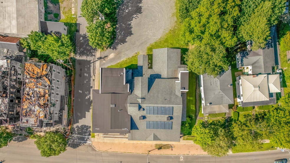 More Photos Of 56 Main St, Stamford Hotel For Sale