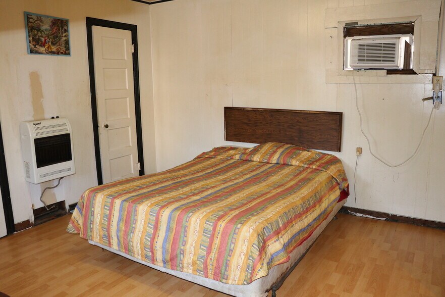 More Photos Of 1220 W 7th St, Texarkana Hotel For Sale