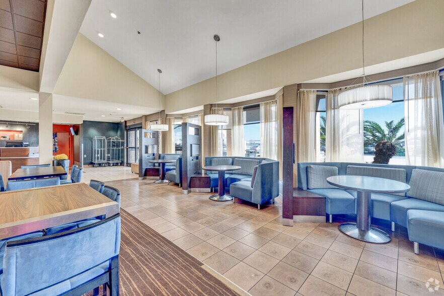 More Photos Of 9190 Gulf Fwy, Houston Hospitality For Sale