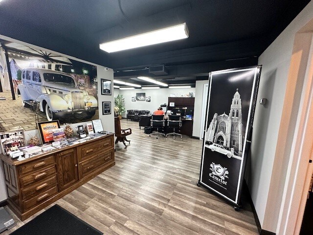 More Photos Of 31 Central Dr, Farmingdale Warehouse For Lease