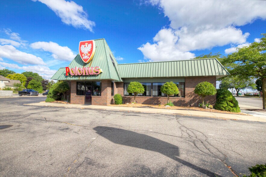 More Photos Of 1744 Biddle Ave, Wyandotte General Retail For Sale