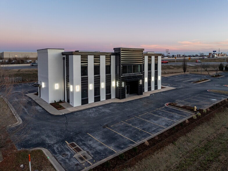 More Photos Of 3103 SE Moberly Ln, Bentonville Office For Lease