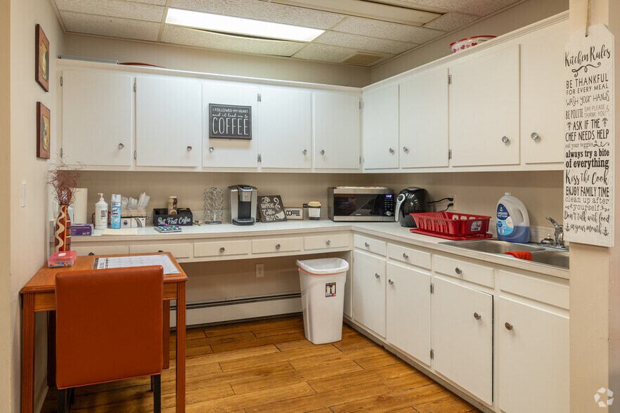 More Photos Of 25701 N Lakeland Blvd, Cleveland Medical For Lease