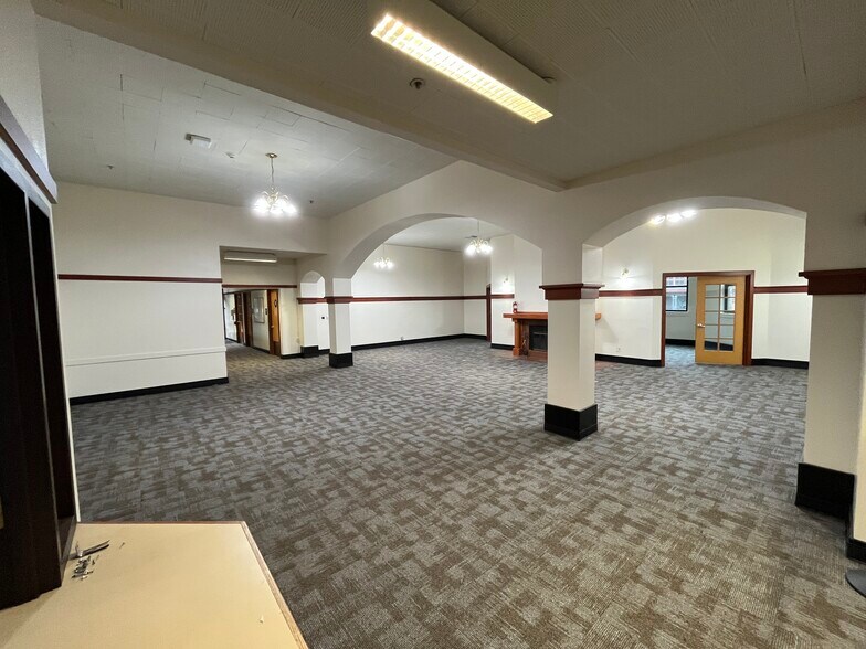 More Photos Of 7688 SW Capitol Hwy, Portland Specialty For Lease