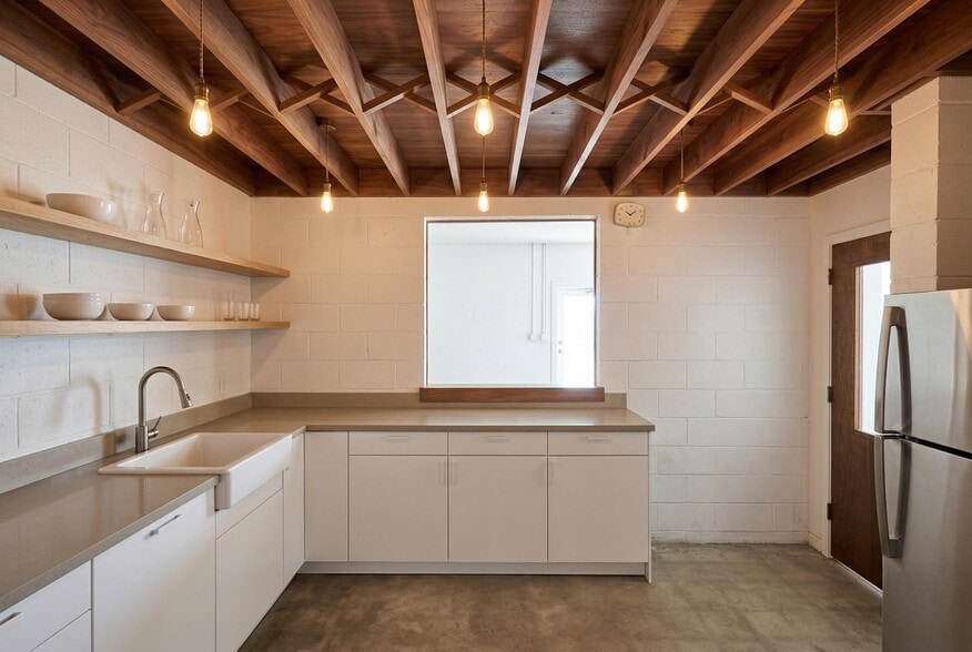 More Photos Of 2705-2707 Avenue 34, Los Angeles Light Manufacturing For Lease