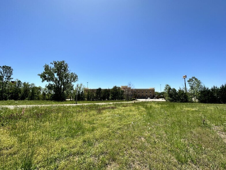 More Photos Of Coulter Drive, New Albany Land For Sale