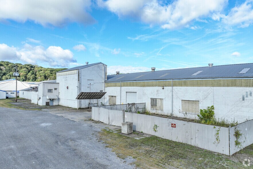 More Photos Of 1729 Pennsylvania Ave, Monaca Manufacturing For Lease