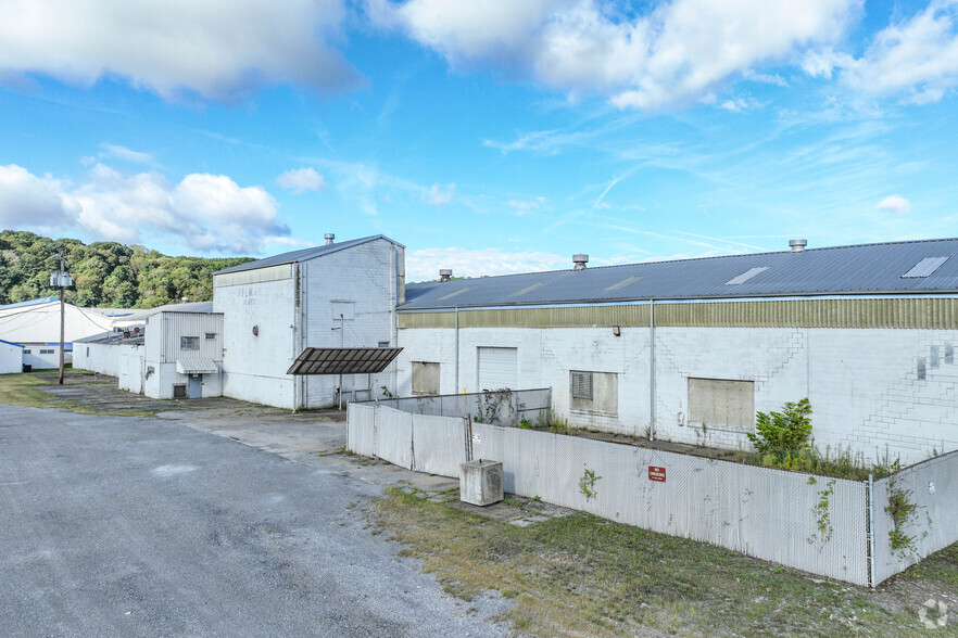 More Photos Of 1729 Pennsylvania Ave, Monaca Manufacturing For Lease