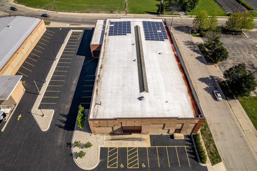 More Photos Of 727 1st Ave, Rockford Industrial For Sale