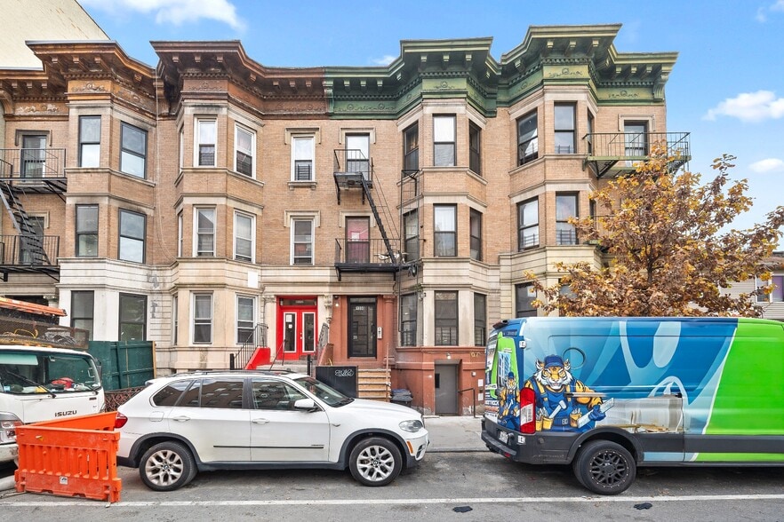 Primary Photo Of 1550 Bryant Ave, Bronx Apartments For Sale