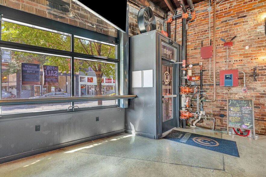 More Photos Of 2800 Woodburn Ave, Cincinnati Storefront For Lease