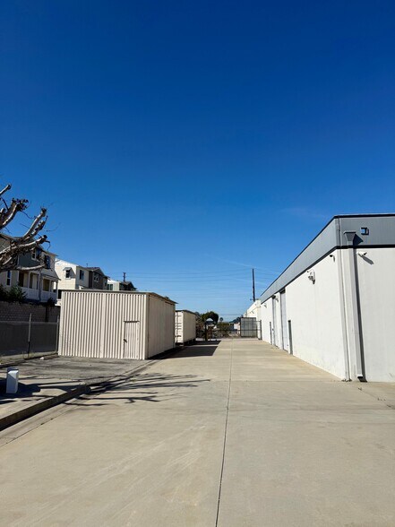 More Photos Of 1816-1850 Kona Dr, Compton Warehouse For Lease