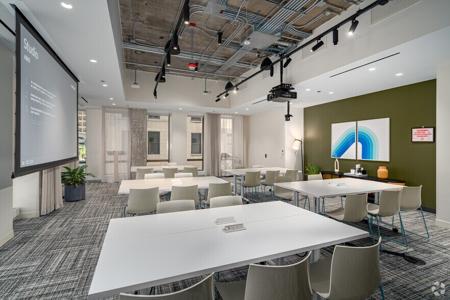 More Photos Of 311 W Monroe St, Chicago Coworking Space