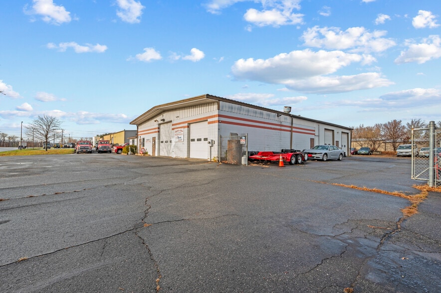 More Photos Of 15 King Spring Rd, Windsor Locks Auto Repair For Sale