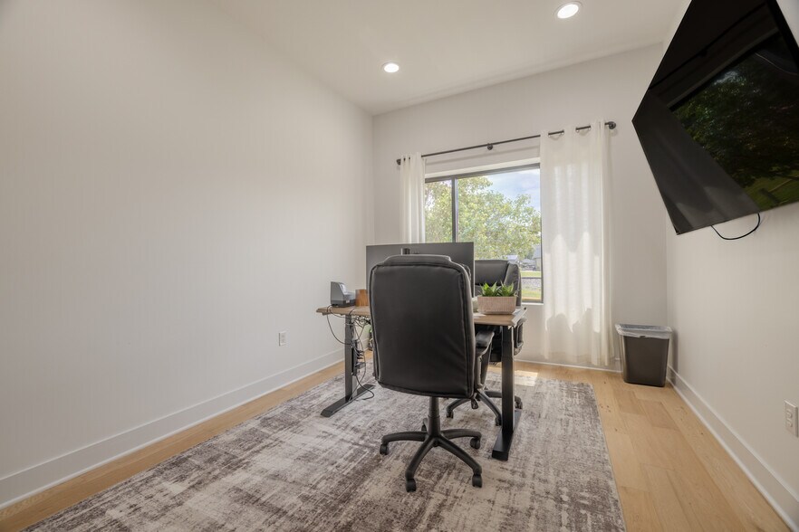 More Photos Of 107 Cherry St, Wright City Flex For Lease