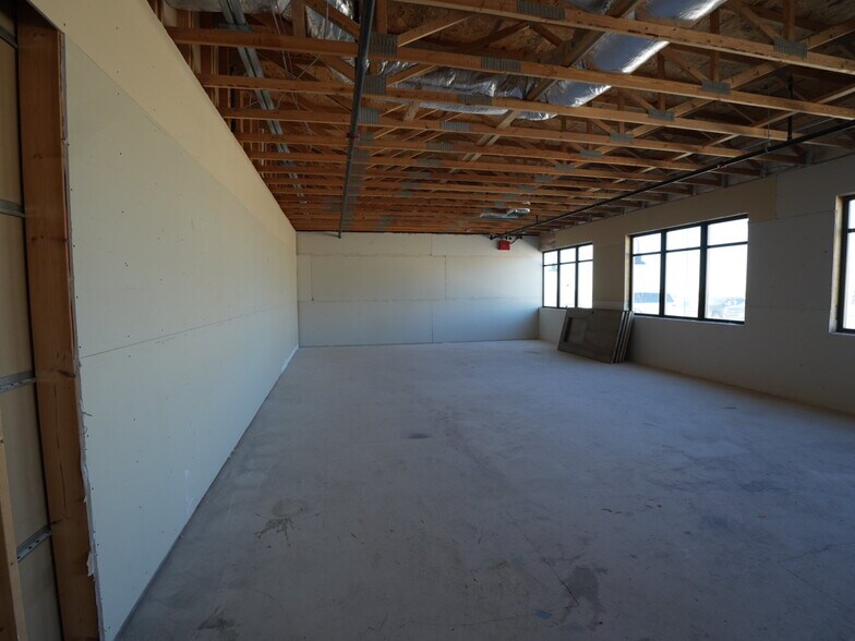 More Photos Of 3210 27th St W, Williston Office For Lease