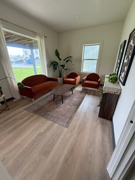 More Photos Of 2117 S Stewart Ave, Springfield General Retail For Sale