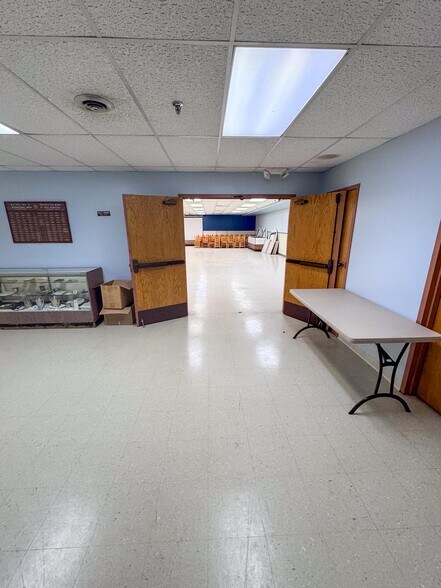 More Photos Of 2002 2nd St SW, Rochester Storefront Retail Office For Sale