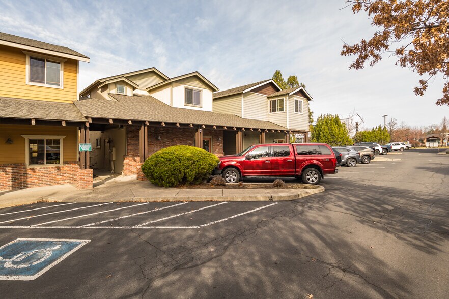 More Photos Of 376 SW Bluff Dr, Bend Office For Lease