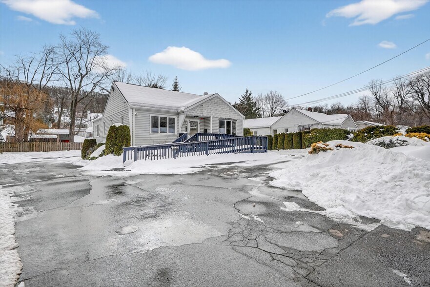 More Photos Of 75 Ramapo Rd, Garnerville Office For Lease