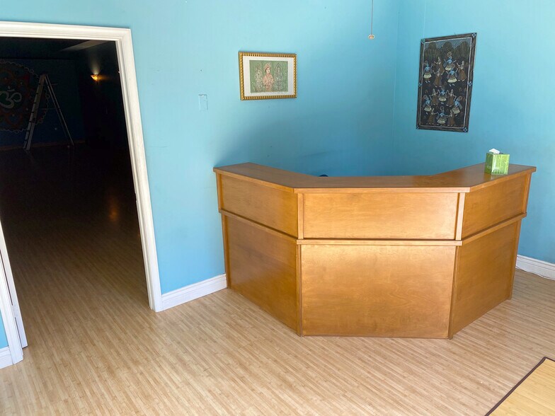 More Photos Of 563-617 SE Central Pky, Stuart Office For Lease