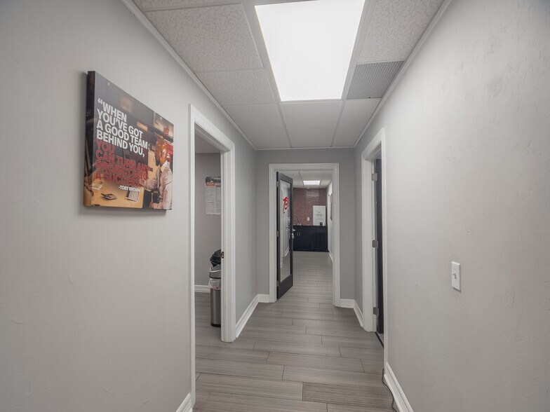 More Photos Of 6001 Nw Expressway, Oklahoma City Office For Sale