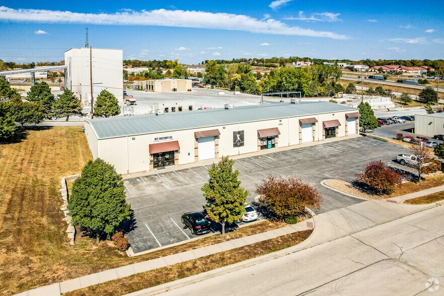 More Photos Of 2104 Kara Ct, Liberty Warehouse For Lease