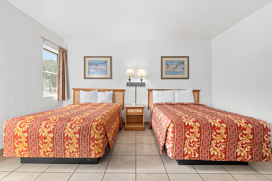 More Photos Of 801 Ridgewood Ave, Holly Hill Hotel For Sale