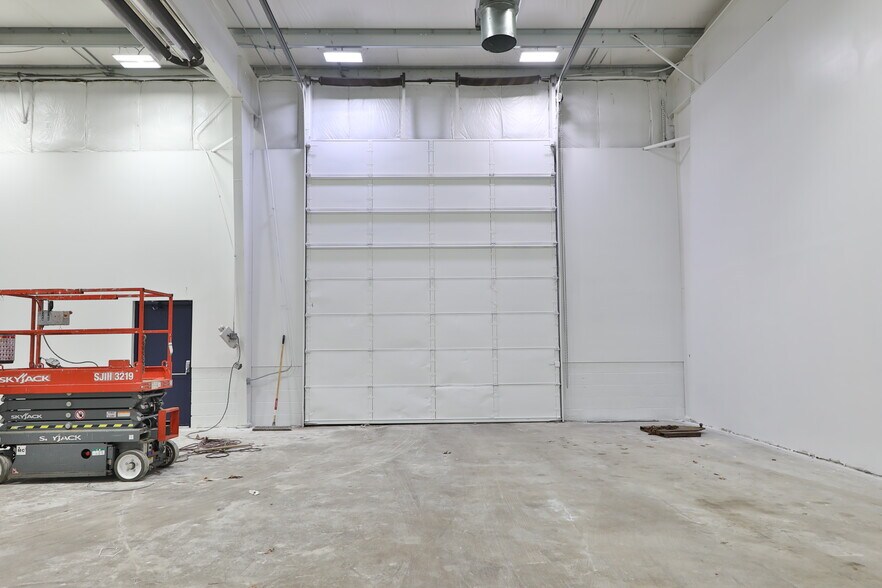 More Photos Of 12 Orben Dr, Landing Showroom For Lease