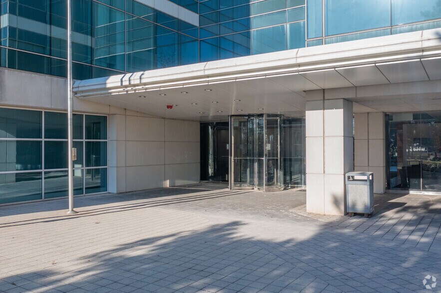 More Photos Of 800 Burr Ridge Pky, Burr Ridge Office For Lease