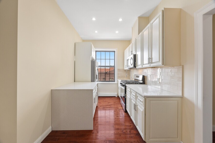More Photos Of 222 E 51st St, Brooklyn Storefront Retail Residential For Sale