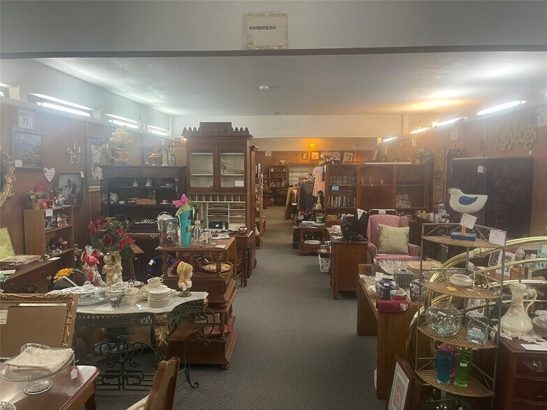 More Photos Of 101 Park Place Cir, Cresson Storefront Retail Office For Sale