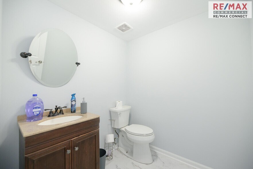 More Photos Of 2850 Cromwell Rd, Norfolk Warehouse For Sale