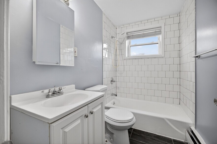 More Photos Of 27 Imlay St, Hartford Apartments For Sale