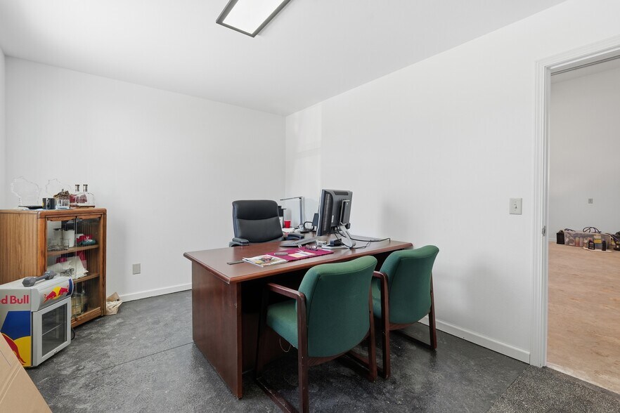 More Photos Of 6580 Lake Rd, Windsor Warehouse For Sale