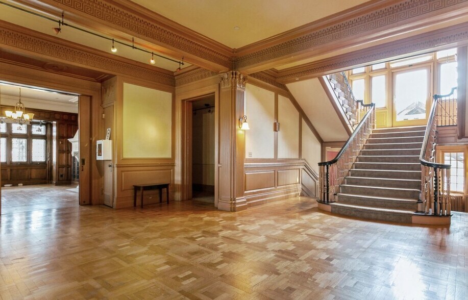 More Photos Of 260 Boardman Rd, Poughkeepsie Schools For Lease