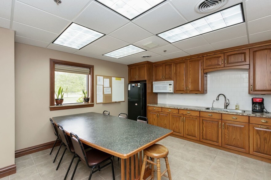 More Photos Of 801 62nd St, Marion Showroom For Sale