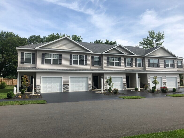 More Photos Of Ridge Manor Court, Niskayuna Apartments For Sale