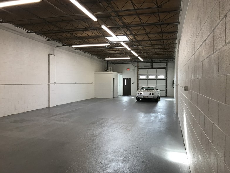 More Photos Of 725 Princeton Ave, Villa Park Warehouse For Lease