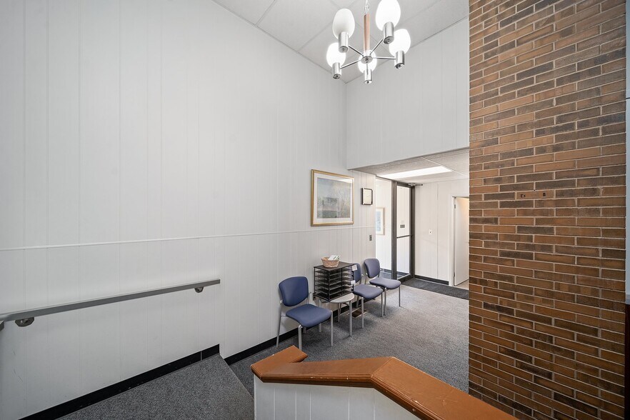 More Photos Of 211 Maple St, Big Rapids Office Residential For Lease