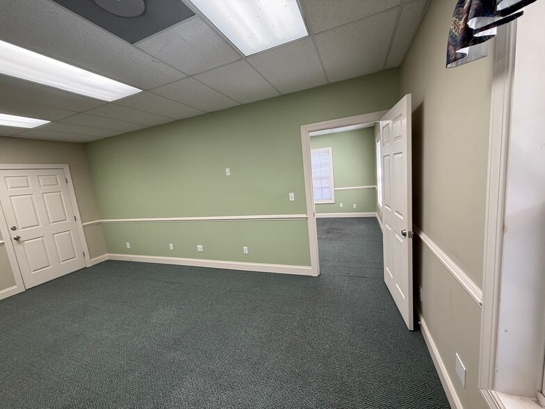 More Photos Of 7436 Forest Ct, Irmo Office For Lease