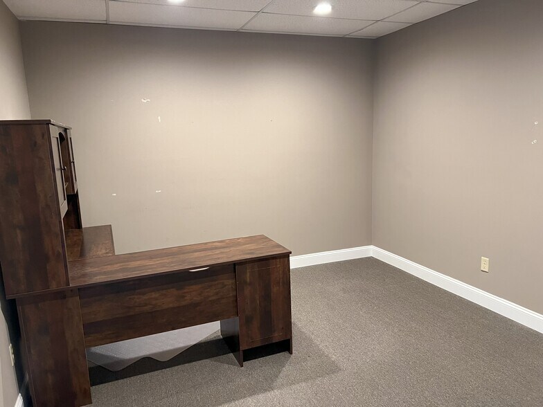 More Photos Of 8514-8518 N Dixie Dr, Dayton Medical For Lease