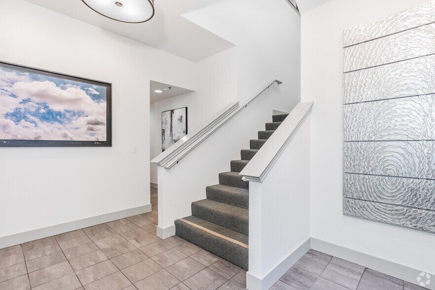 More Photos Of 825 Gravenstein Hwy N, Sebastopol Office For Lease